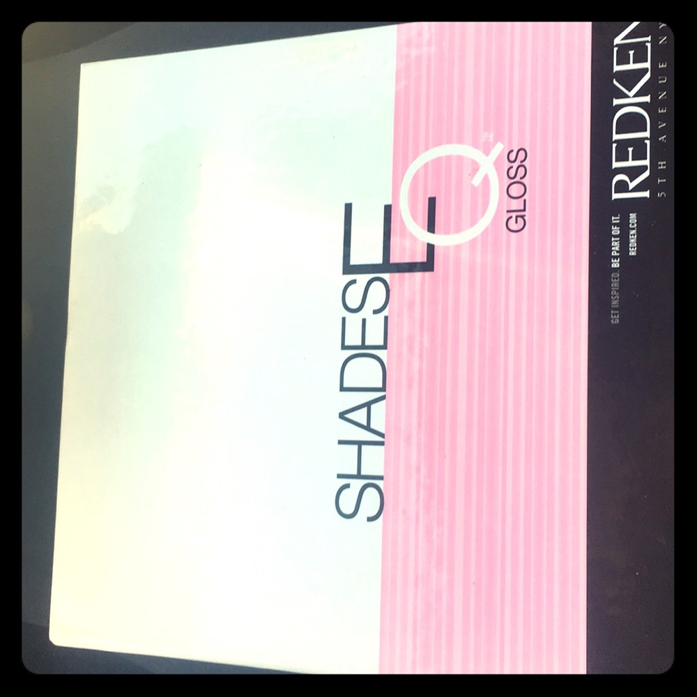 ShadesEQ GLOSS Swatch Book with everything in it